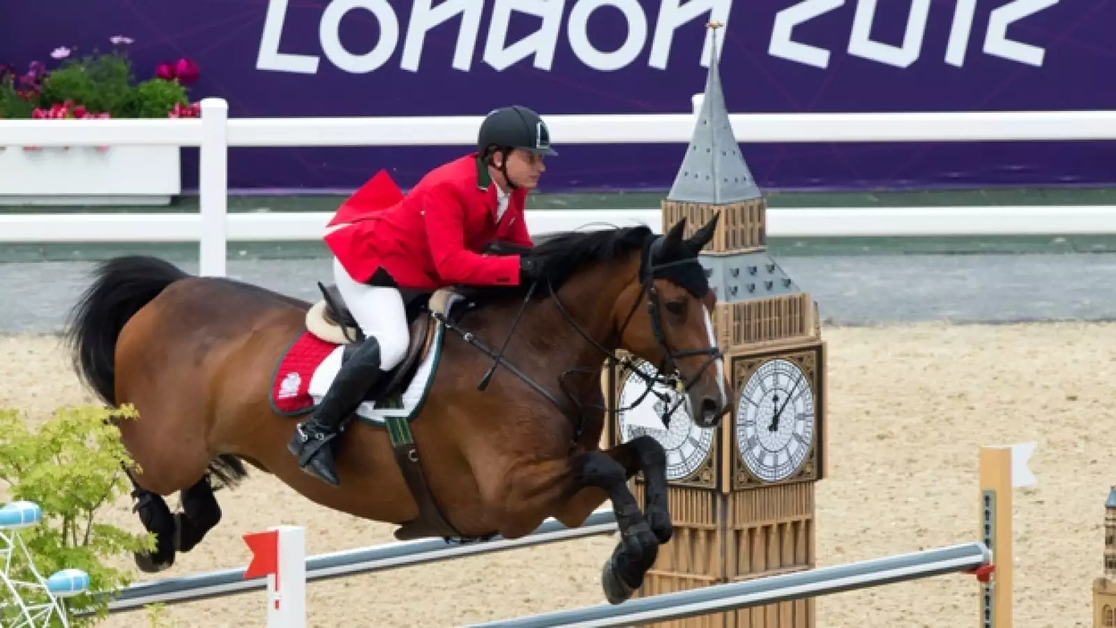 Alberto Michan participa en equitacion