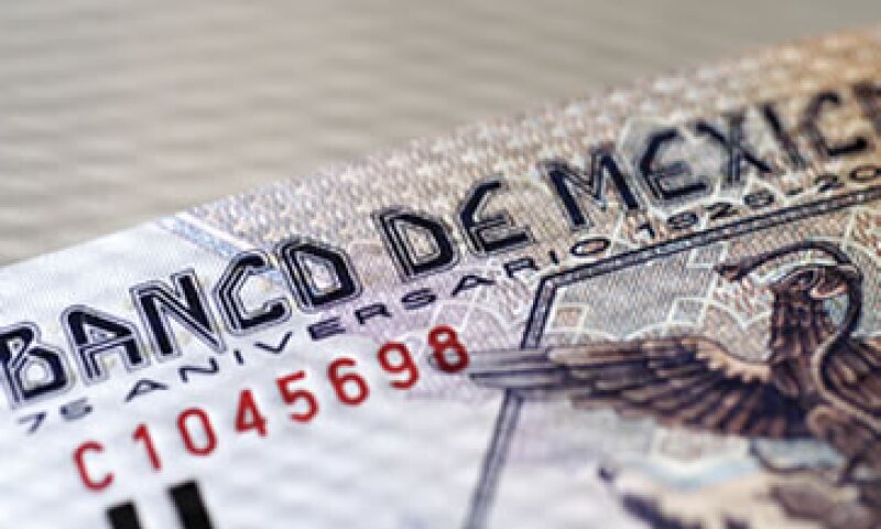 En ventanillas, el dólar operó en 12.03 pesos a la venta. (Foto: Photos to Go)