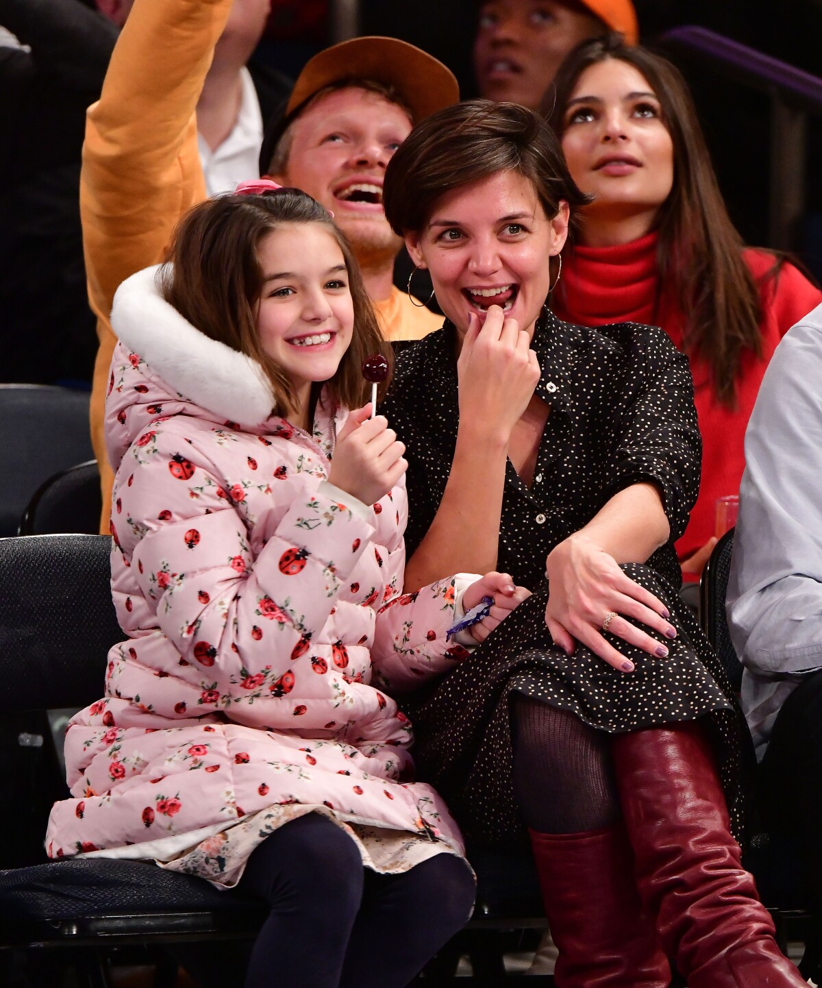 Katie Holmes habla de los pros de haber sido mamá en sus 20s