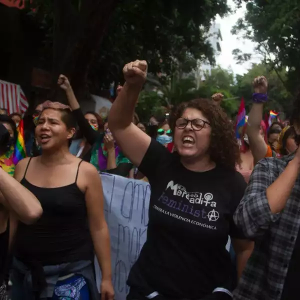 Miles de mujeres convocaron a la "Marcha Lencha", en la que protestaron por la diversidad sexual