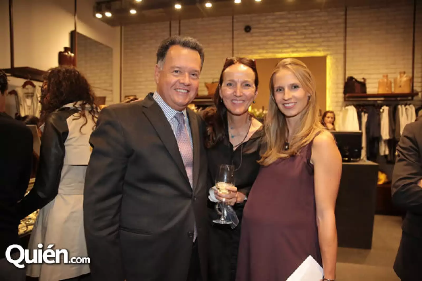 Guillermo Vidales,Claudia Quiroz,Nina Fernández