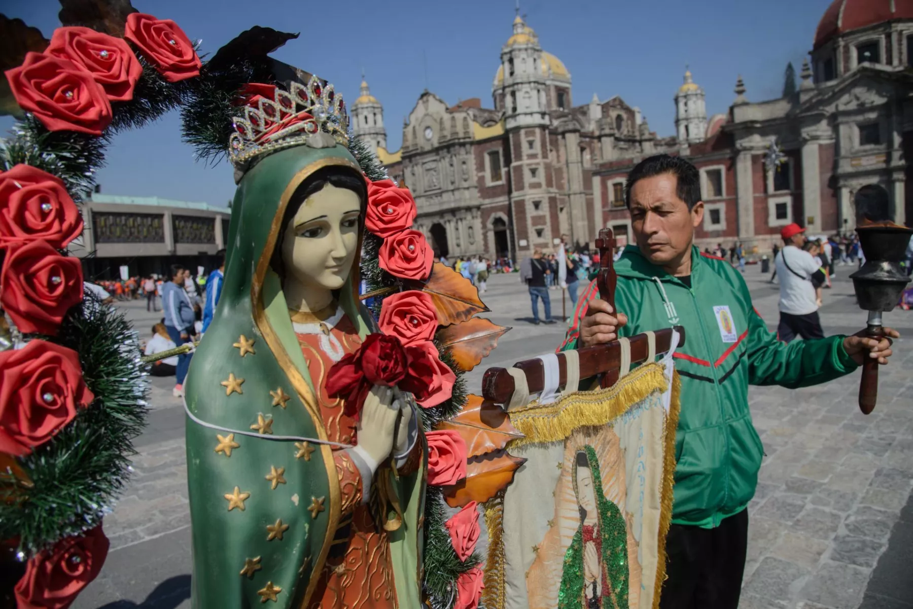 Miles de peregrinos llegan a la Basílica para celebrar a la Virgen de