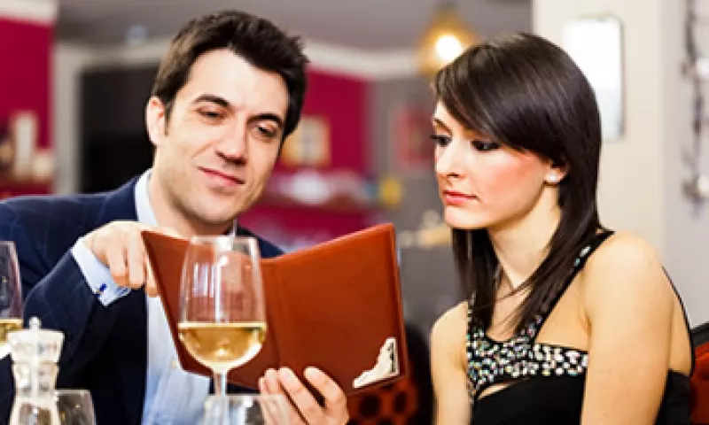 Es recomendable que las mujeres se ofrezcan a pagar algo en la tercera cita. (Foto: Shutterstock )