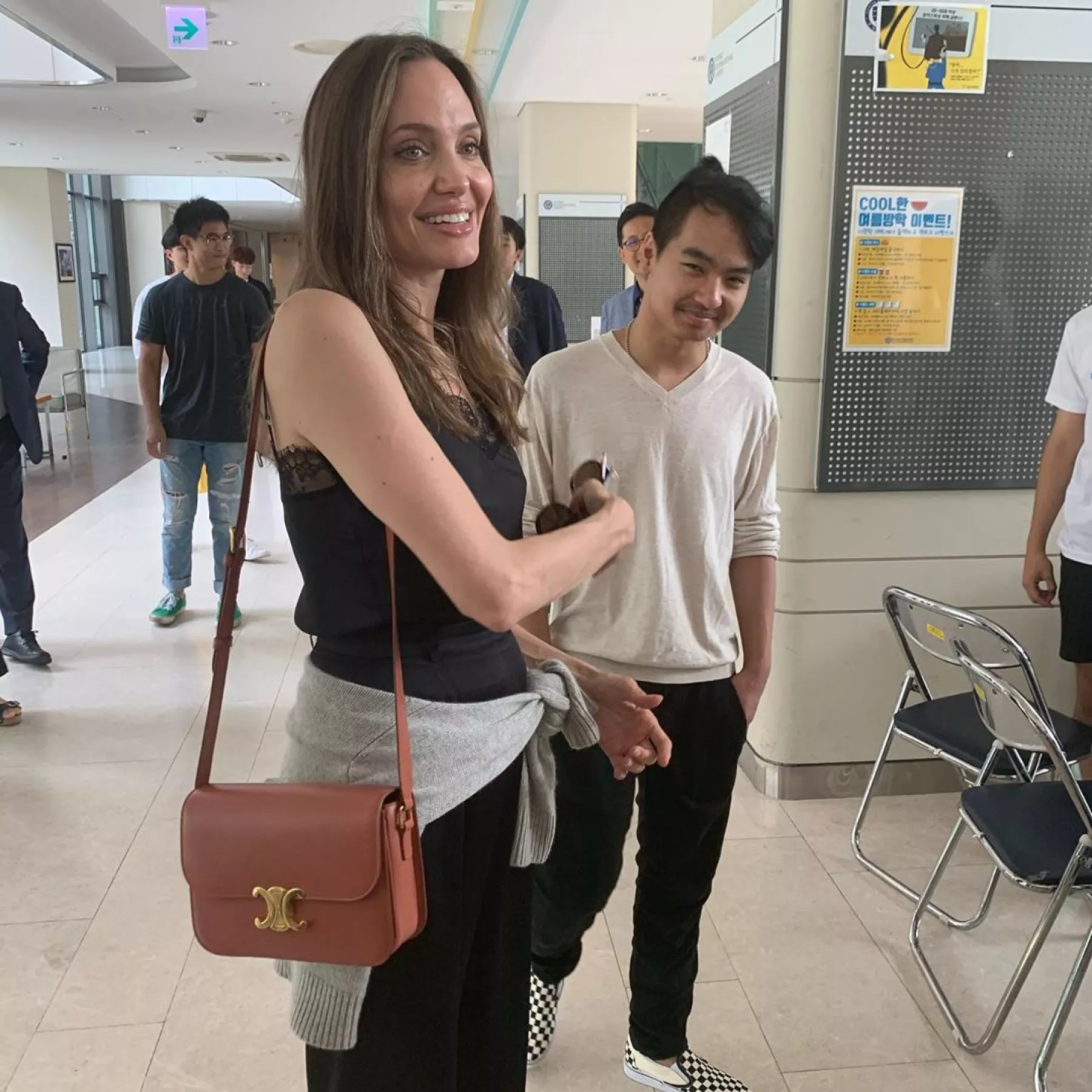 Angelina Jolie y Maddox.