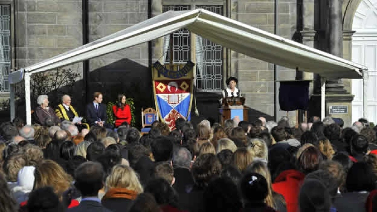 Principe Guillermo Kate Middleton regresan a la universidad St Andrews