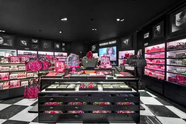 La tienda Victoria´s Secret Beauty & Accesories es parte de Grupo Axo.