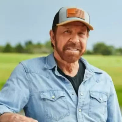 El actor Chuck Norris fue hospitalizado de emergencia en Hawai
