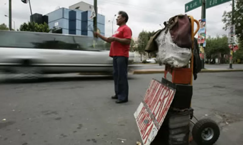 La población subocupada subió a 8.35% en abril con cifras desestacionalizadas.  (Foto: AP)