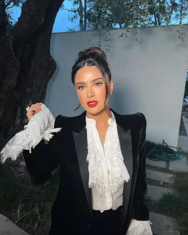  Salma Hayek lipstick rojo 