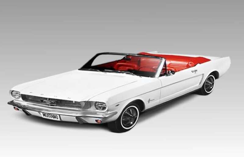 Modelo 1965 (64 �). Este auto en color Wimbledon White fue el primero que sali� de planta