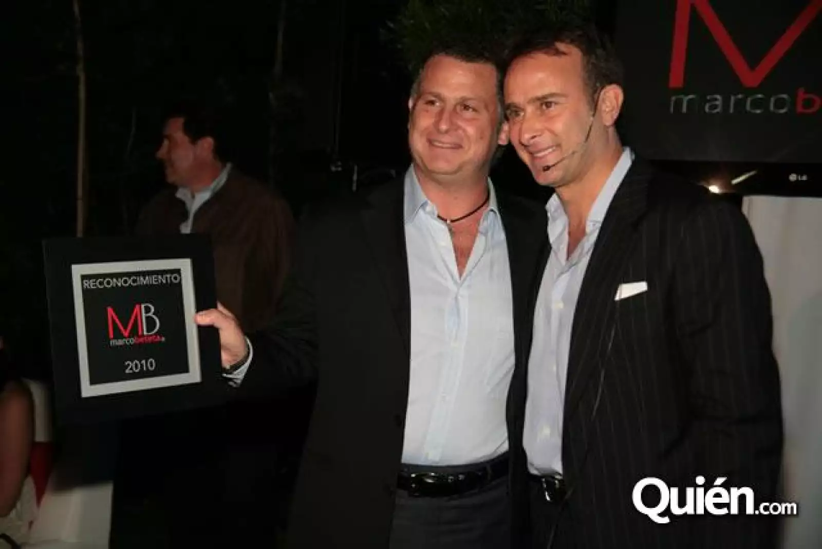 Marco Beteta entrega reconocimientos a los mejores Restaurantes