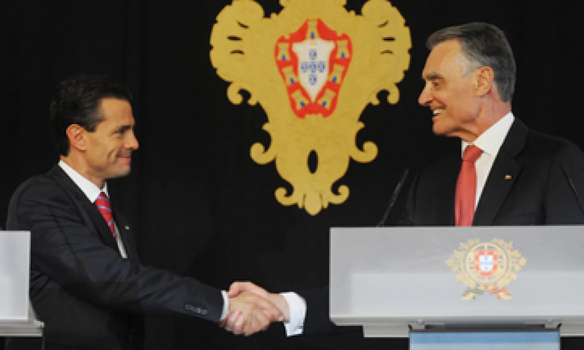 La relación energética entre México y Portugal puede ser trascendente, dijo el mandatario mexicano ante su homólogo luso, Aníbal Cavaco (der). (Foto: Notimex)