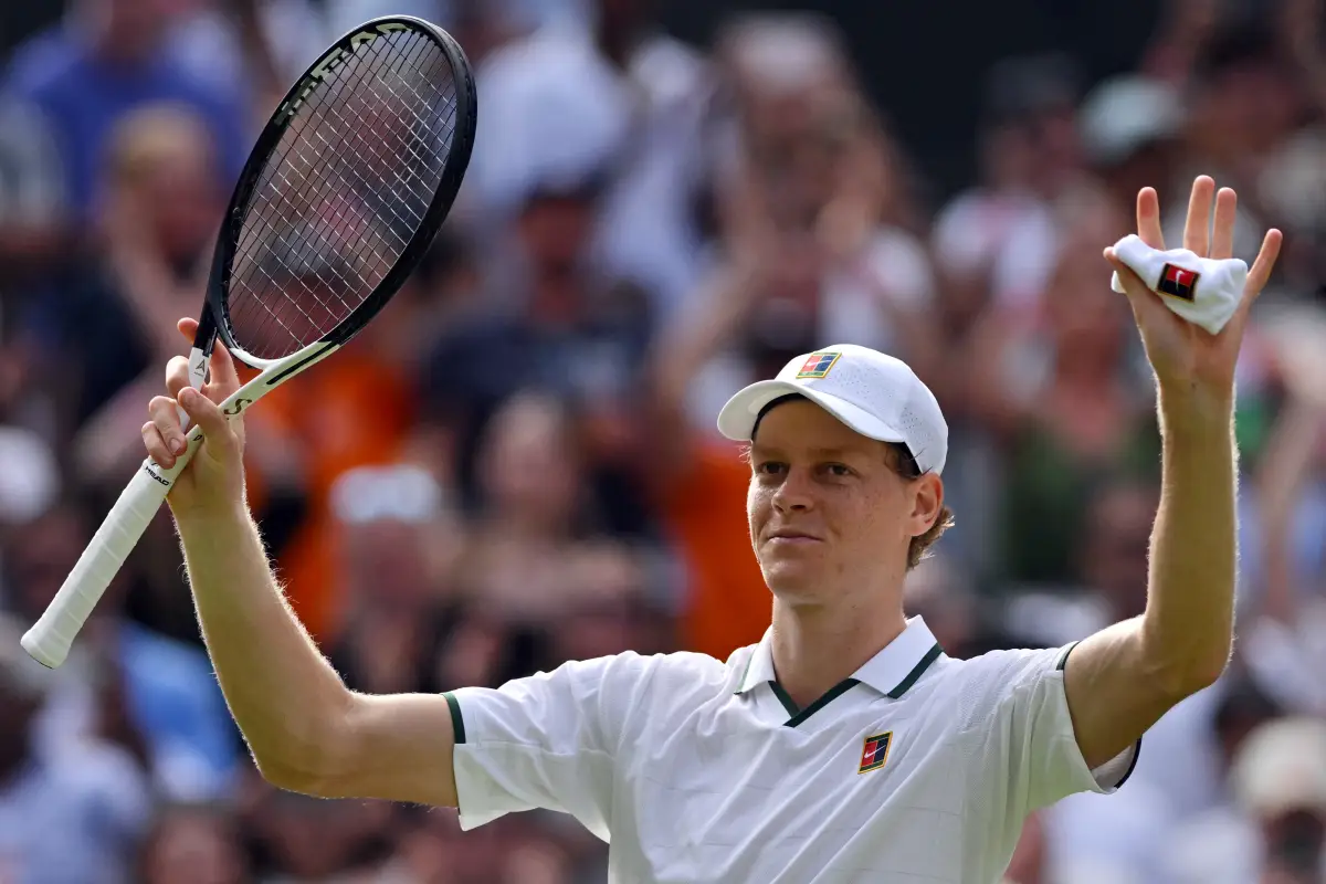 Con complicaciones, Sinner supera la primera ronda de Wimbledon 2026