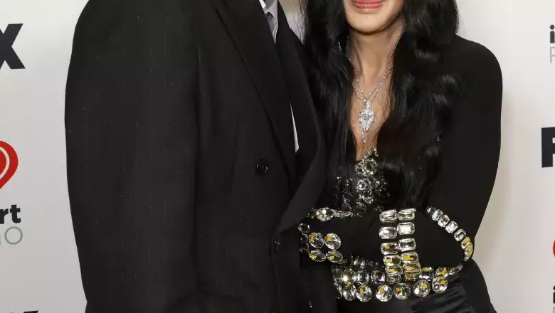 Alexander "AE" Edwards y Cher