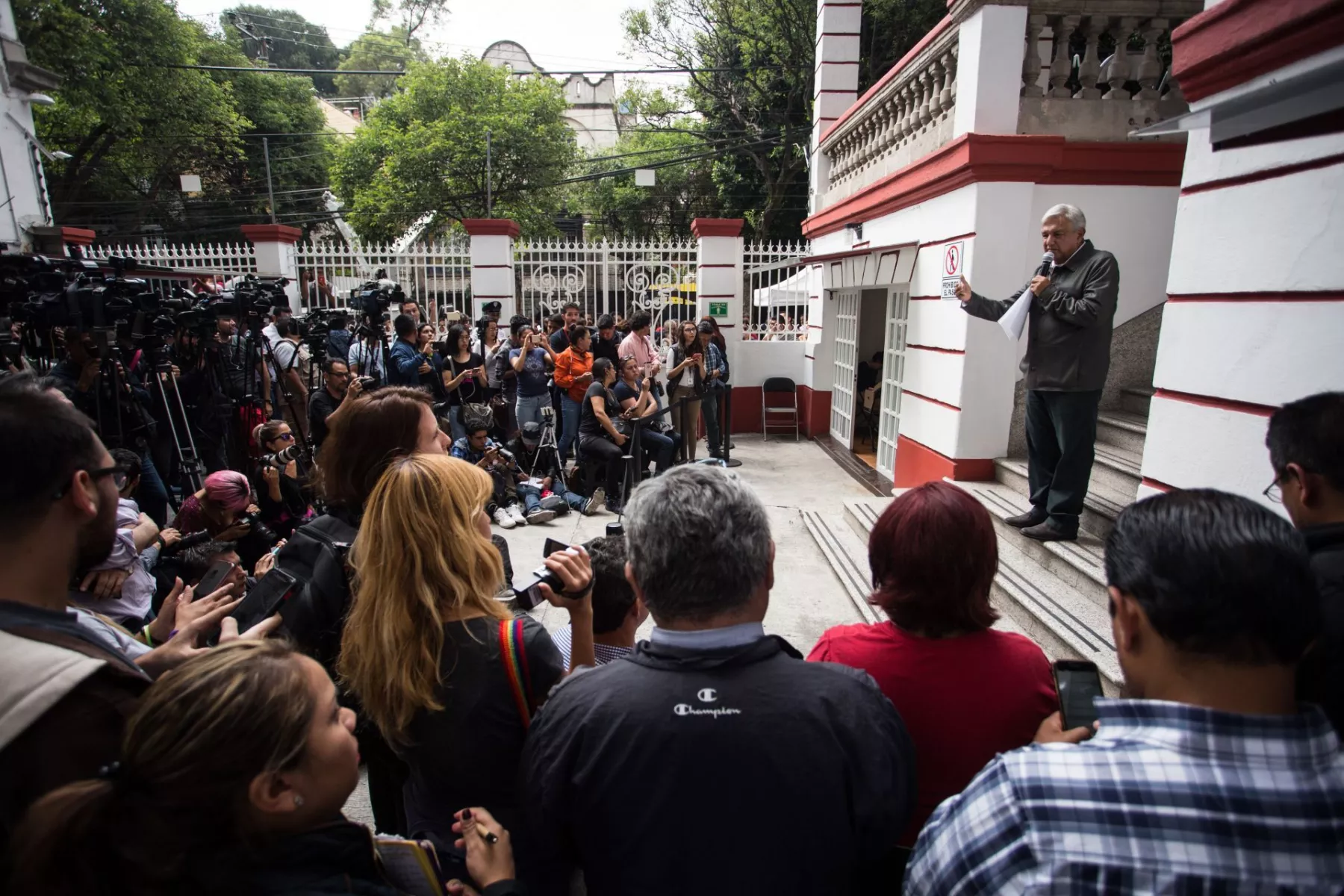 desalojo casa de campaña amlo