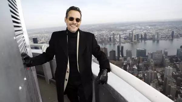 Marc Anthony Visits the Empire State Building