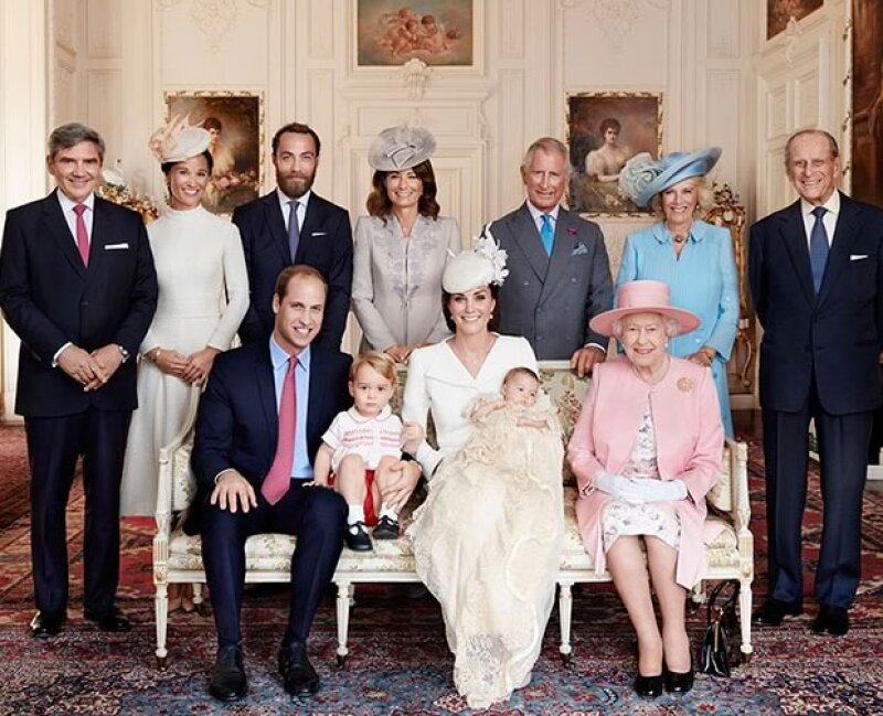 El famoso fotógrafo Mario Testino, favorito de la princesa Diana, tomó las imágenes oficiales del bautizo de la Princesa Charlotte, llevado a cabo el pasado domingo.