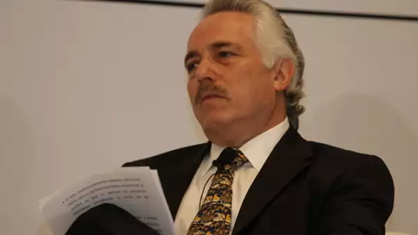 El director general de Nacional Financiera apuntó que la falta de confianza provoca a que muchas nuevas empresas sean familiares, lo que influye en que decidan no ir a Bolsa.