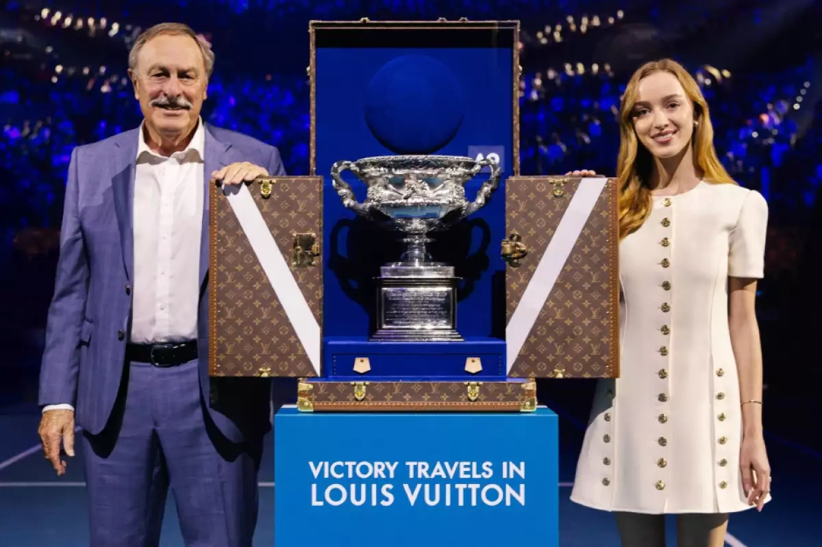 trofeo de la final del Abierto de Australia en baúl Louis Vuitton