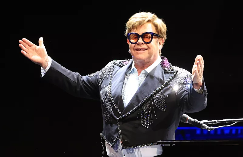 Elton John sorprende con un nuevo álbum de estudio
