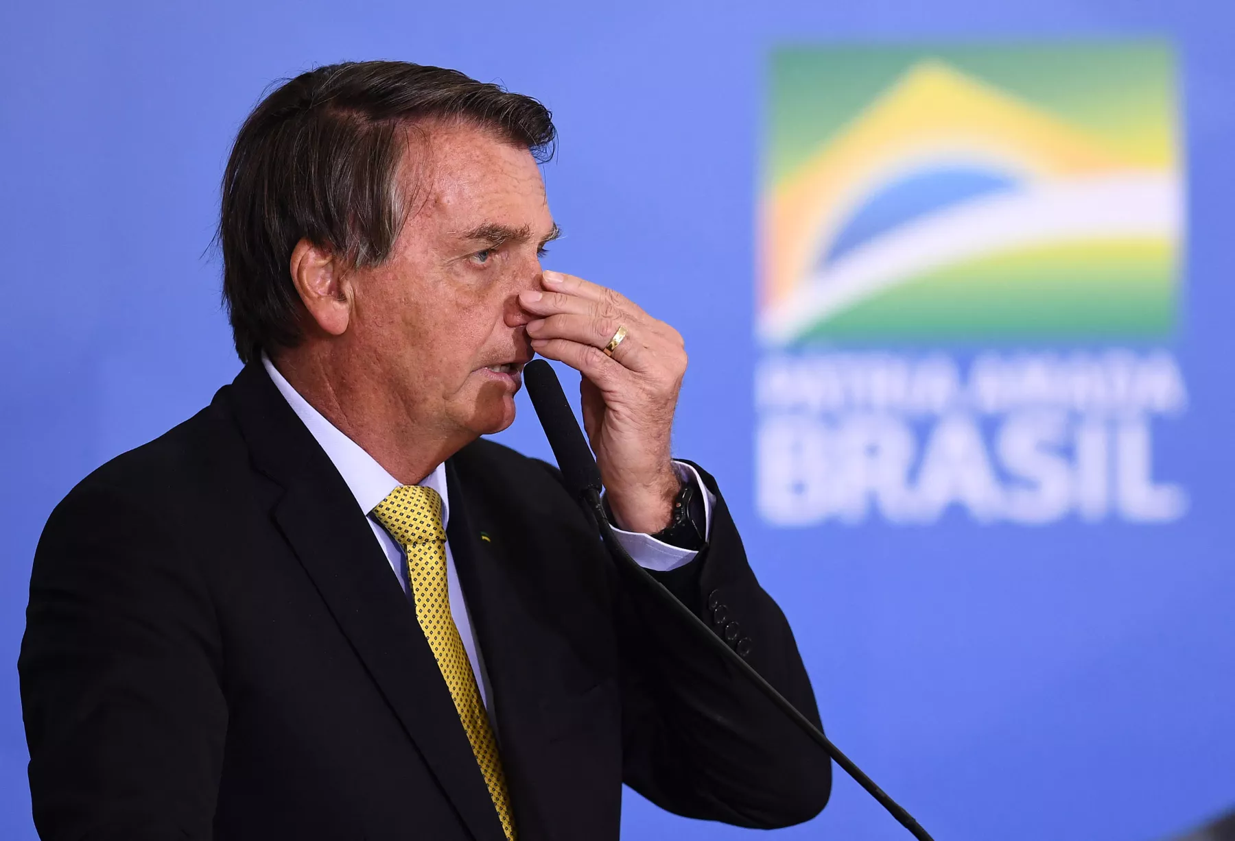 En esta foto de archivo tomada el 29 de junio de 2021, el presidente brasileño, Jair Bolsonaro, habla durante la ceremonia de inauguración de un nuevo registro de pescadores profesionales. 
