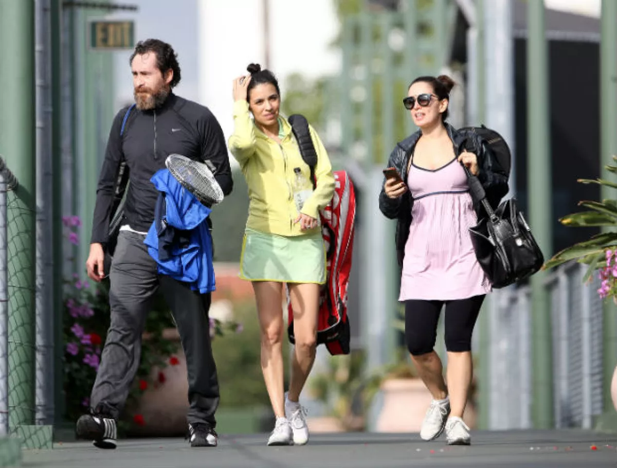 Demian Bichir, Olga Segura y Ana de la Reguera al finalizar su partido de tenis.