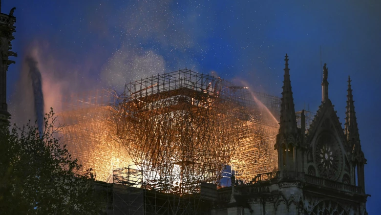 Incendio Notre Dame-2