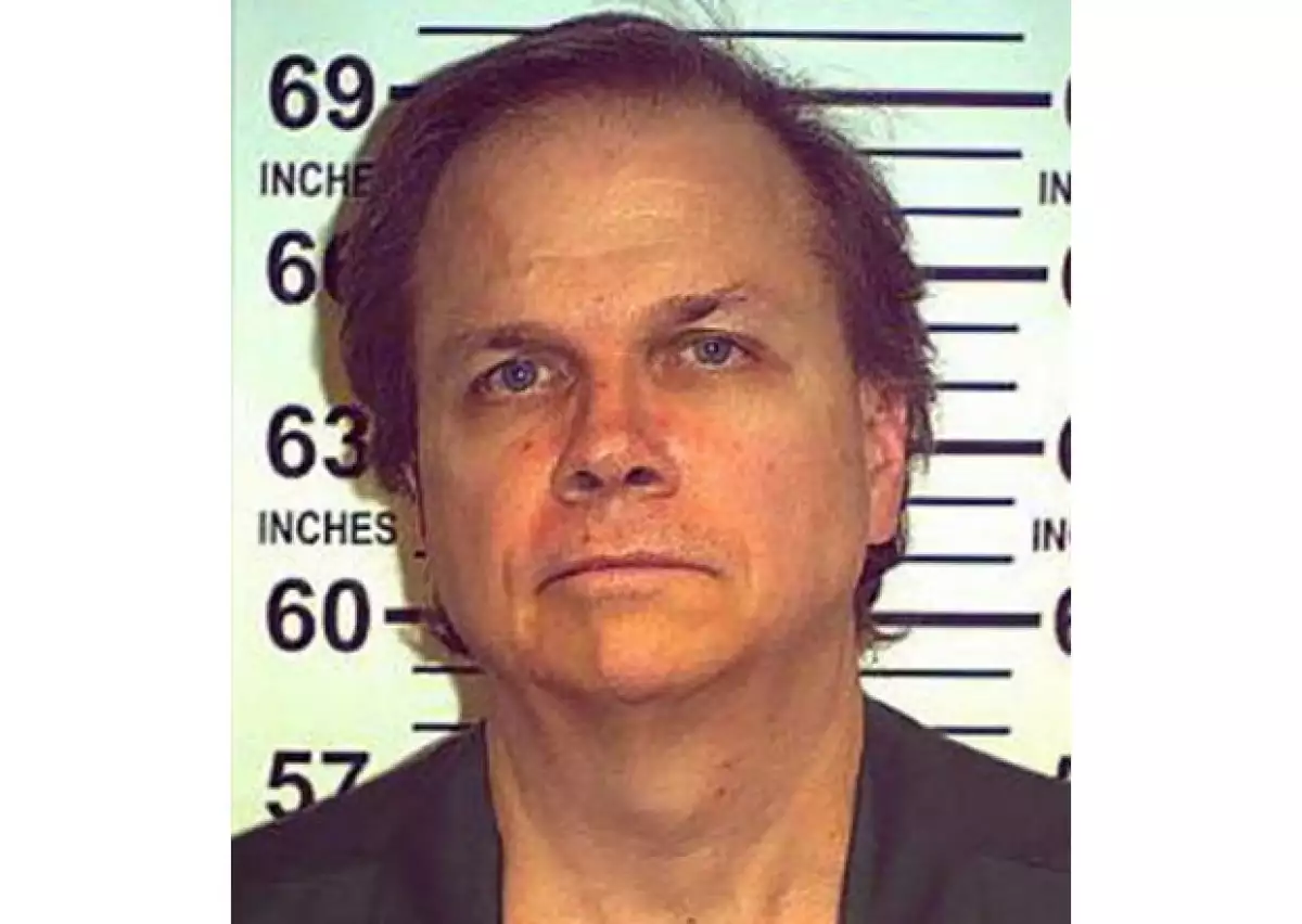 Las cartas que Mark David Chapman envió a Stephen Spiro, policía responsable de su arresto, tras asesinar a John Lennon en diciembre de 1980, saldrán a la venta con un valor de 75 mil dólares.