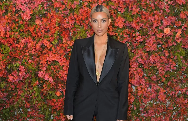 KIM-KARDASHIAN-MAIN-ELLE