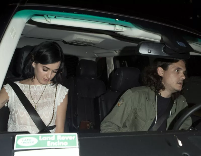 Todo parece ir de maravilla entre estos dos cantantes ya que la ex de Russell ya le dio una copia de las llaves de su casa.