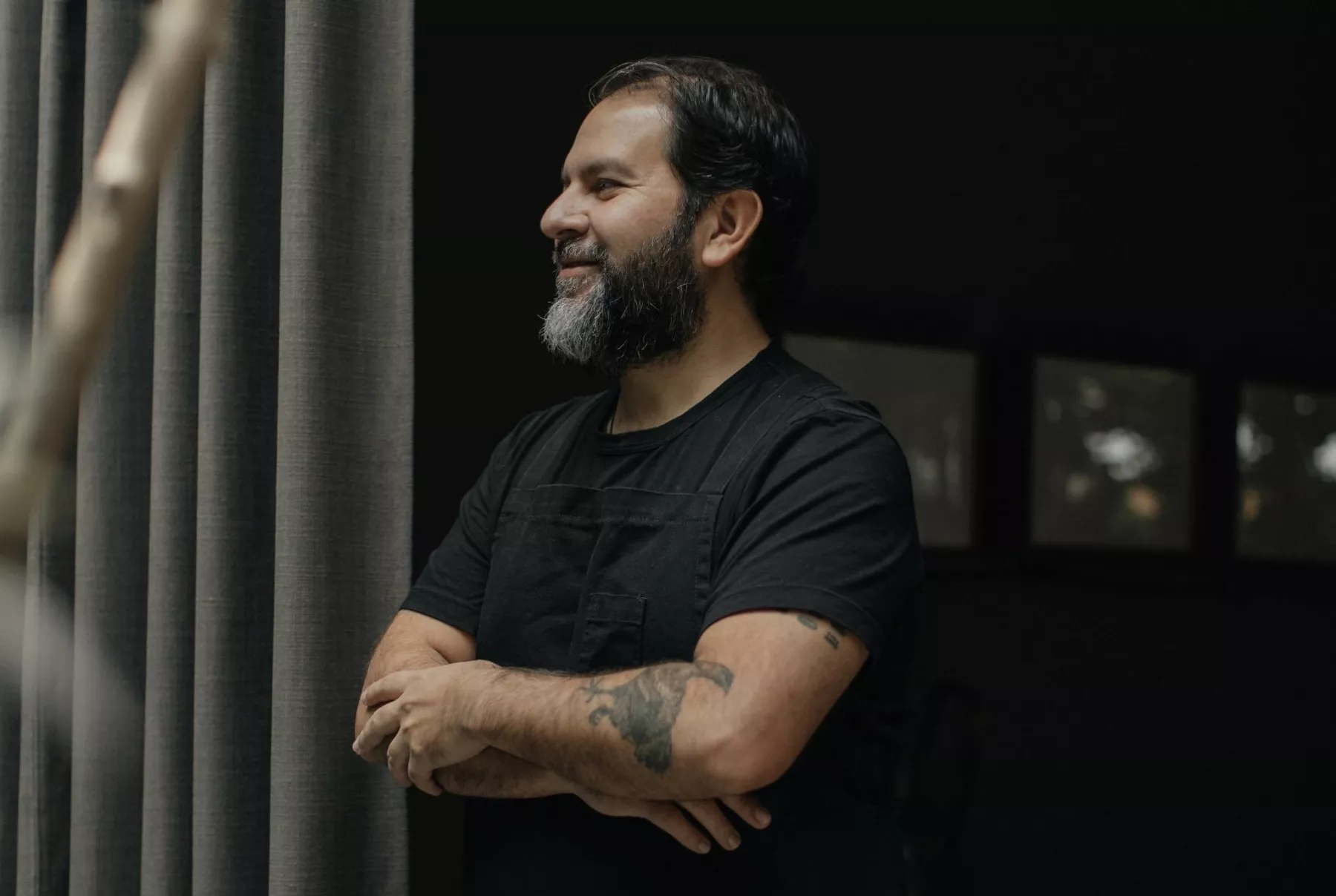 El chef Enrique Olvera apoya a los migrantes afectados por el coronavirus.