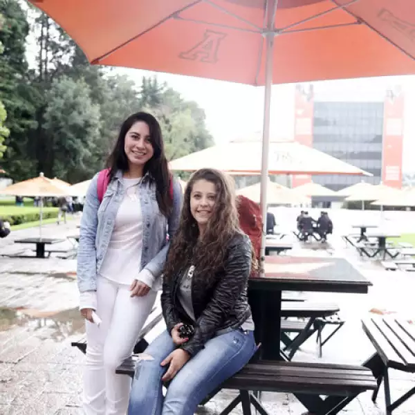 Natalia Akosta y Erika Buenrostro