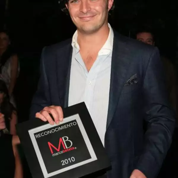 Marco Beteta entrega reconocimientos a los mejores Restaurantes