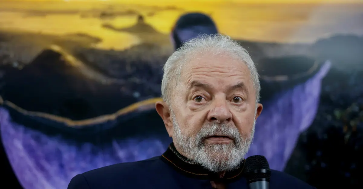 El expresidente de Brasil y actual candidato a la presidencia, Luiz Inácio Lula Da Silva, da un discurso. 