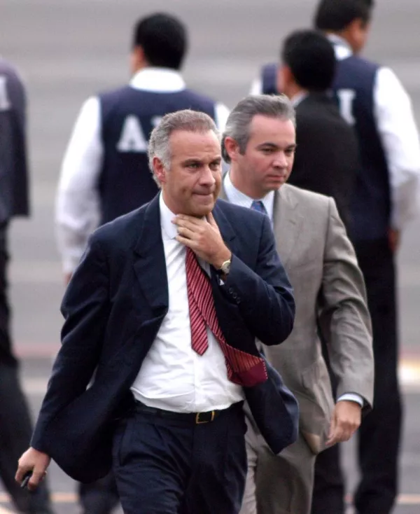 México D.F 28 Abril 2004.-
Juan Collado abogado del empresario Carlos Ahumada llega al hangar de la PGR para respaldar a su cliente en el proceso legal.
FOTO:Germán Romero/CUARTOSCURO.COM