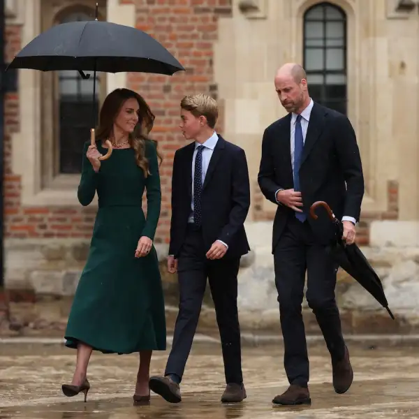 Príncipe George llegando al colegio Eton.
