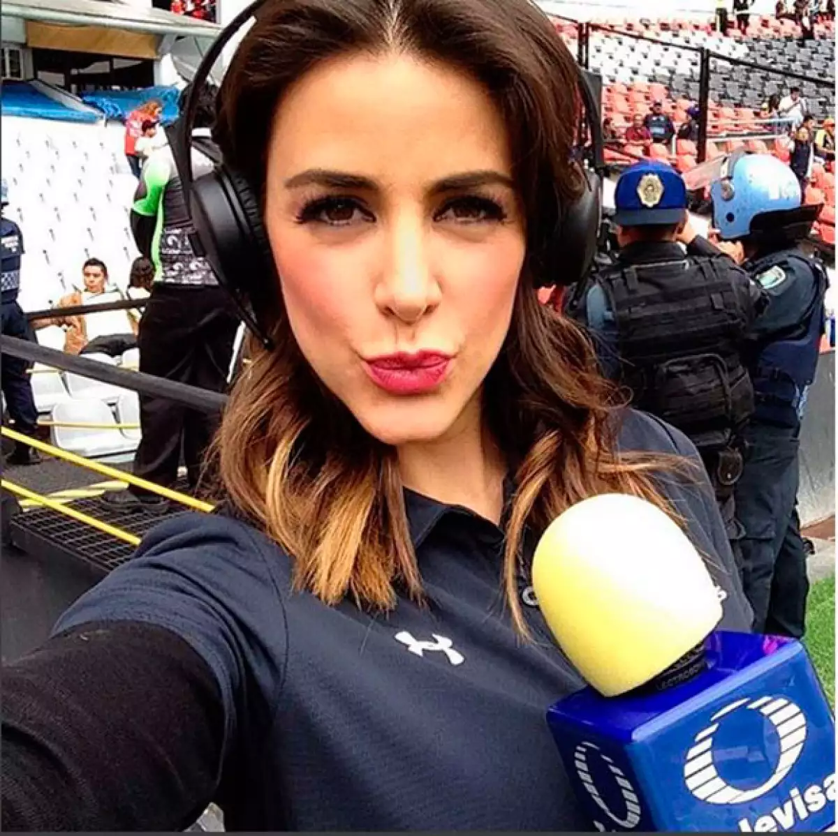 Mientras los conductores narraban lo que ocurría en la cancha del Estadio Azteca, se escuchó en el fondo la voz de Nahima Choura diciendo "Porque si no, me ve Pedro y me c****a", ¿a qué se refería?
