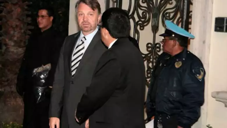 El exsecretario de relaciones exteriores, Jorge Castañeda, acompañó a la familia Saba en el funeral.