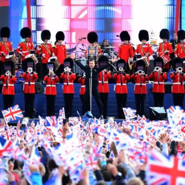 robin williams abre el concierto de isabel II