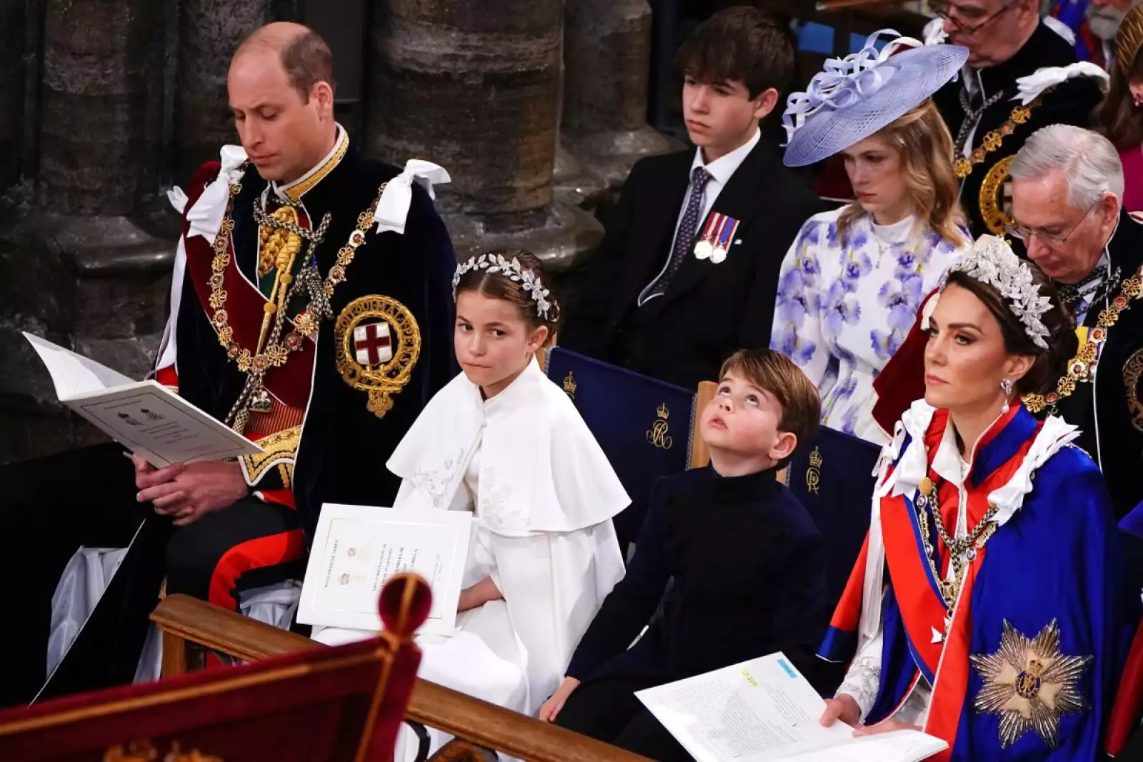 Miembros de la Familia Real Británica en la coronación del rey Carlos III
