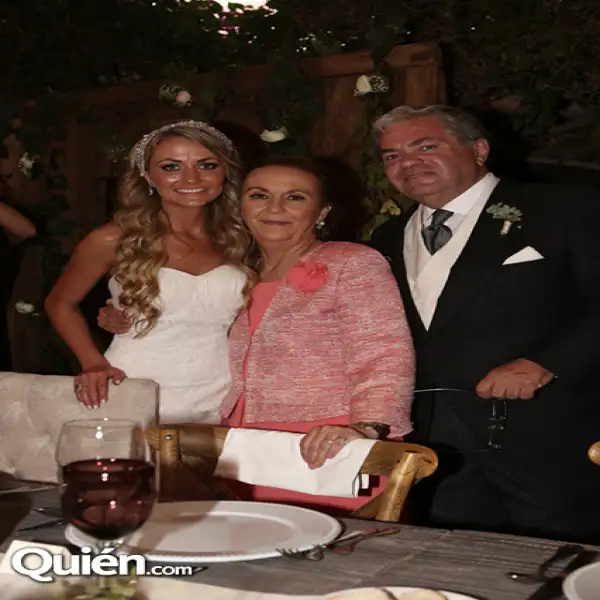 Cristina Obregón,Ángela Treviño,Alonso Obregón