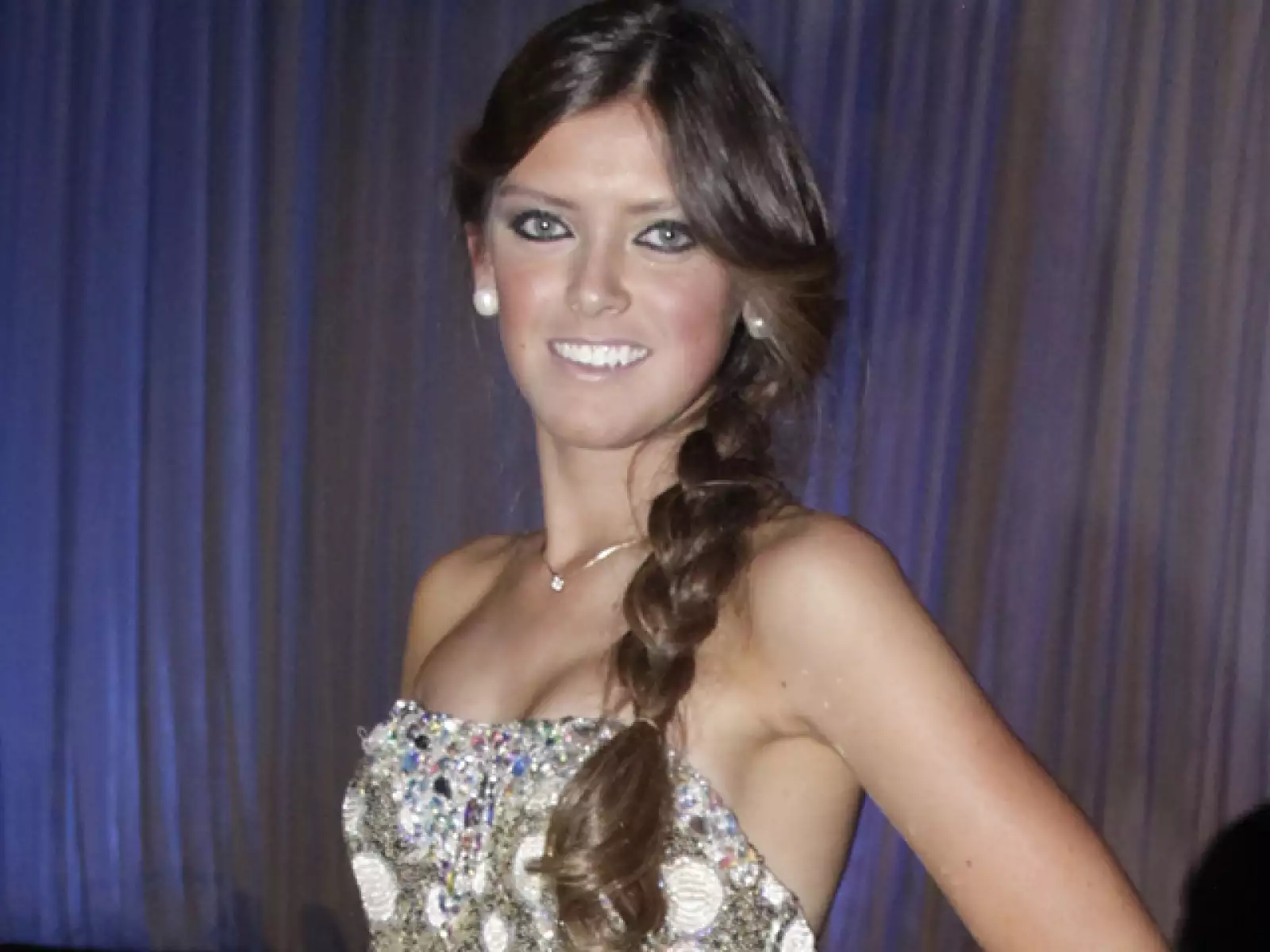 Natalia Couttolenc en la graduación del colegio Del Bosque.