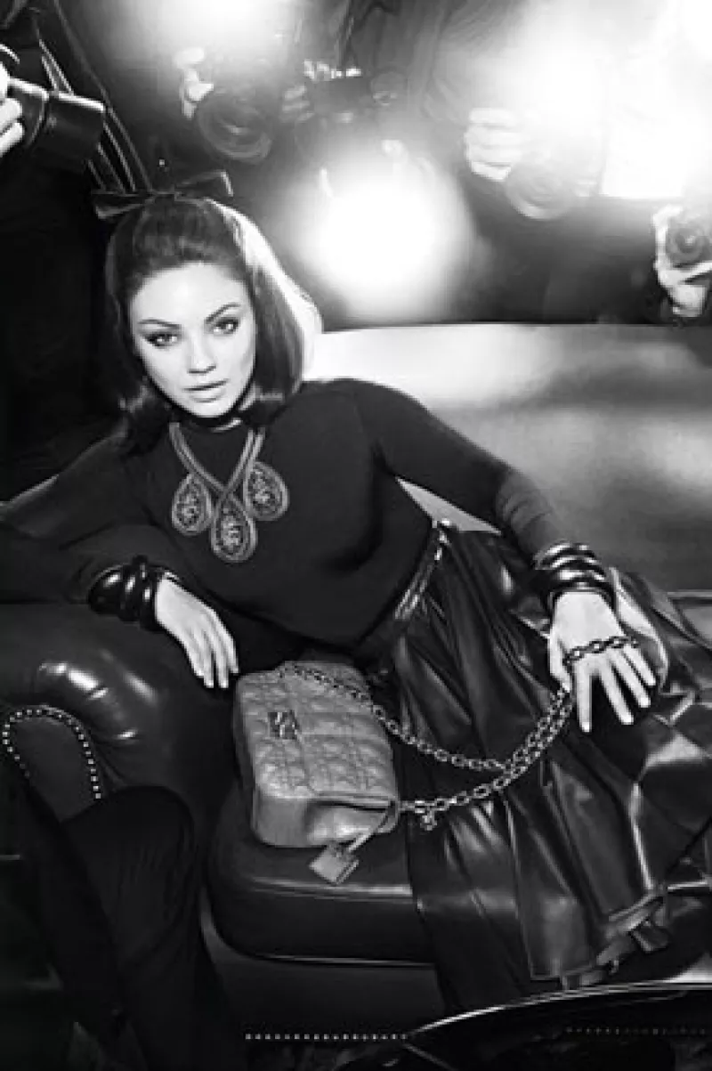 Aunque los rumores aseguran que la actriz podría mantener un romance con Ashton Kutcher, la artista sostiene que está muy ocupada para dedicarse a tener citas, ya que sería algo demasiado complicado.