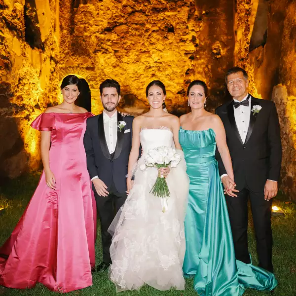 Ana Paula, Gonzalo Leaño, Sofía, Elena María y Alberto Olson.jpg
