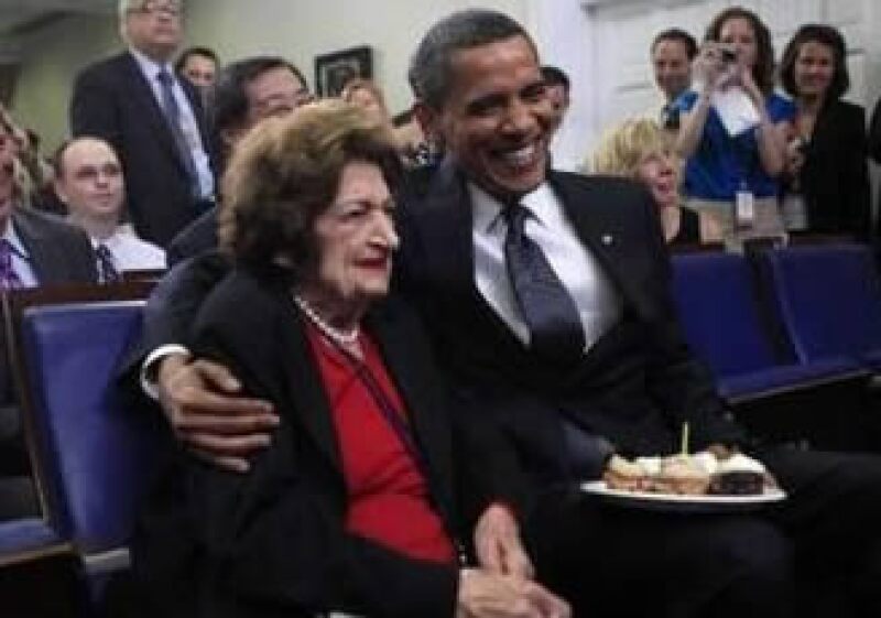 Barack Obama posa junto a Helen Thomas en sus cumpleaños. (Foto: AP)