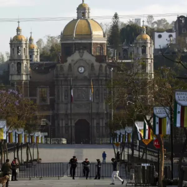 El papa visitará la Basílica, que ya se encuentra resguardada, este sábado.