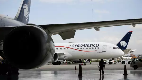 (Aviones de Aeromexico en el hangar del AICM)