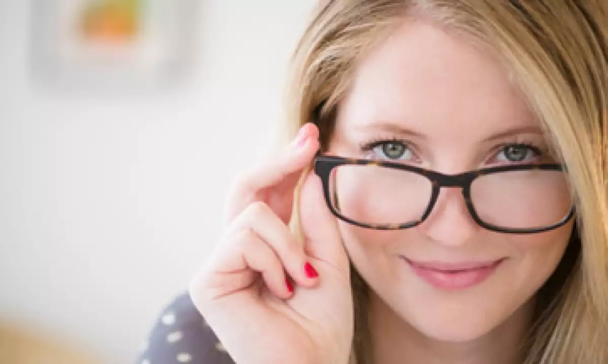 Los lentes de armazón son la opción preferida por 94% de los mexicanos con algún problema óptico.(Foto: Getty Images)