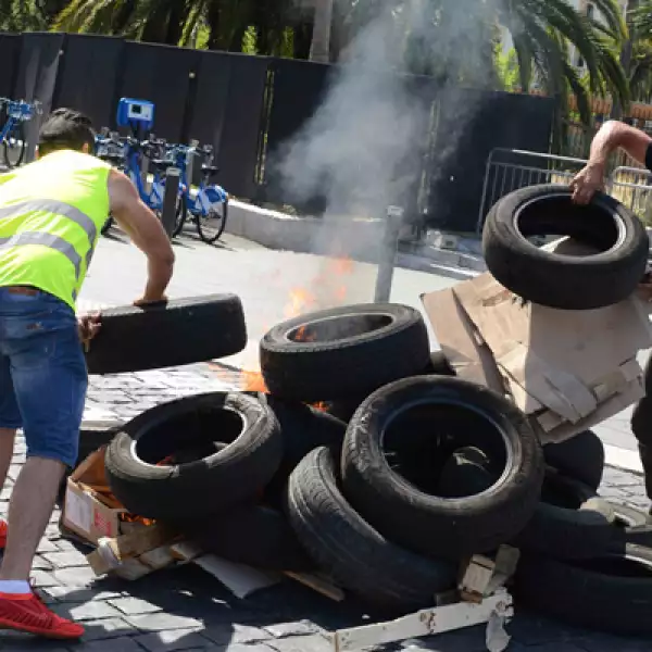Al menos ocho chóferes fueron detenidos por los ataques ocurridos en París y otras ciudades.