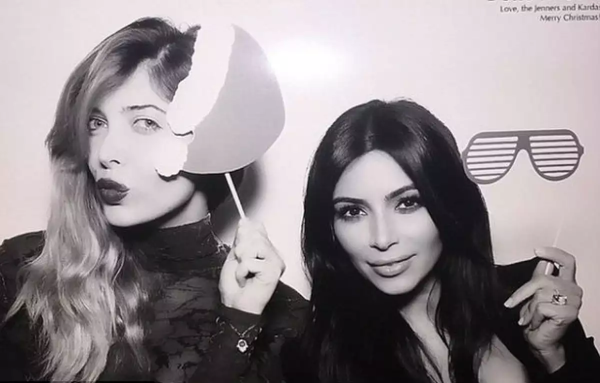 Brittny Gastineau y Kim Kardashian también se tomaron la respectiva foto del recuerdo en el photo booth.